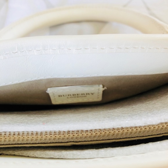 Burberry - Picture 3 of 4